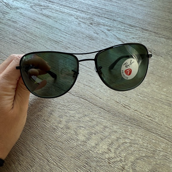 NEW NWT Ray-Ban Dark Green Aviator Polarized Sunglasses - Picture 1 of 5